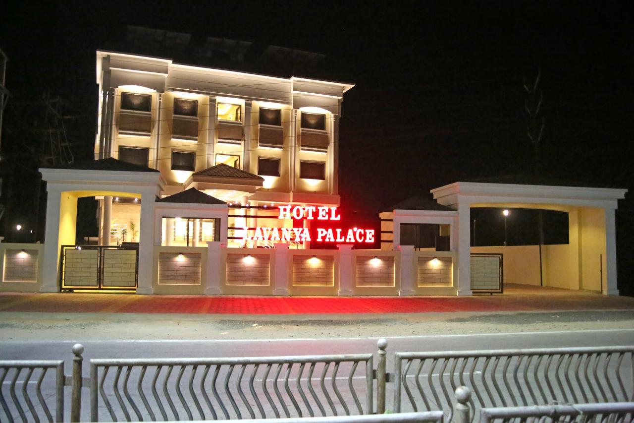 Hotel Lavanya Palace Ratlam ภายนอก รูปภาพ