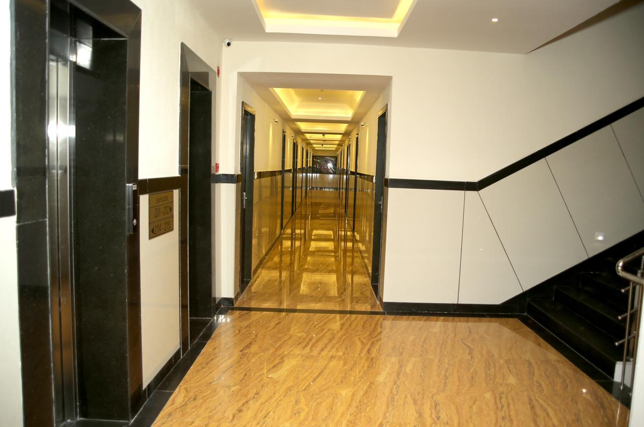Hotel Lavanya Palace Ratlam ภายนอก รูปภาพ