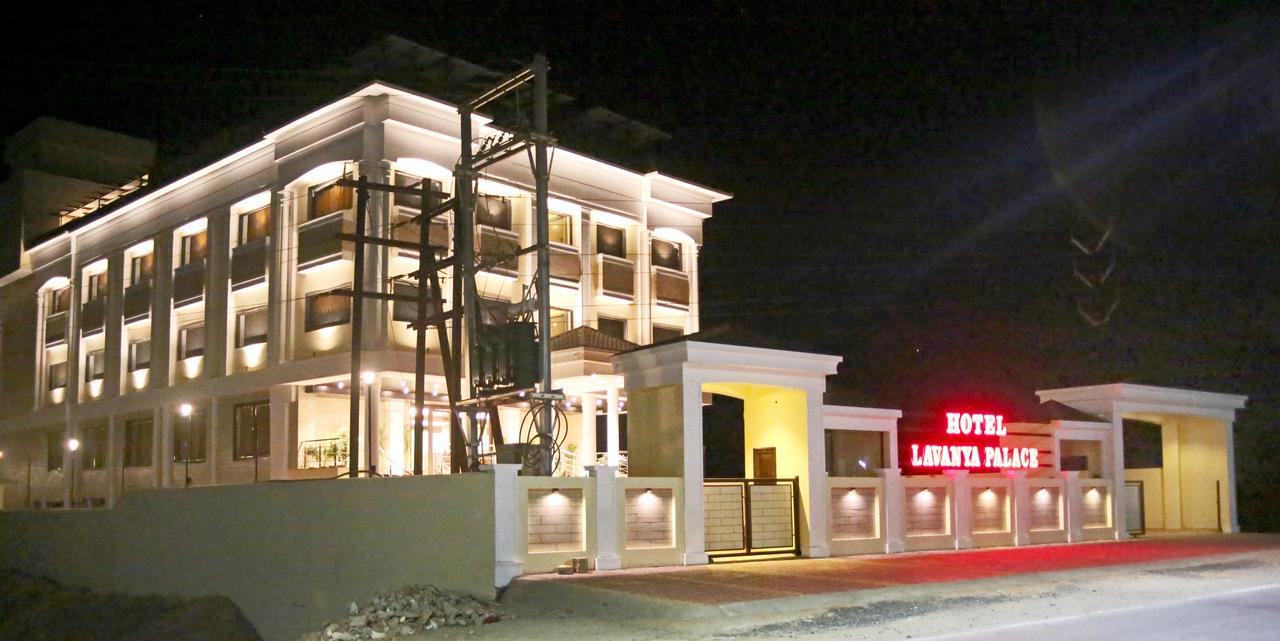 Hotel Lavanya Palace Ratlam ภายนอก รูปภาพ